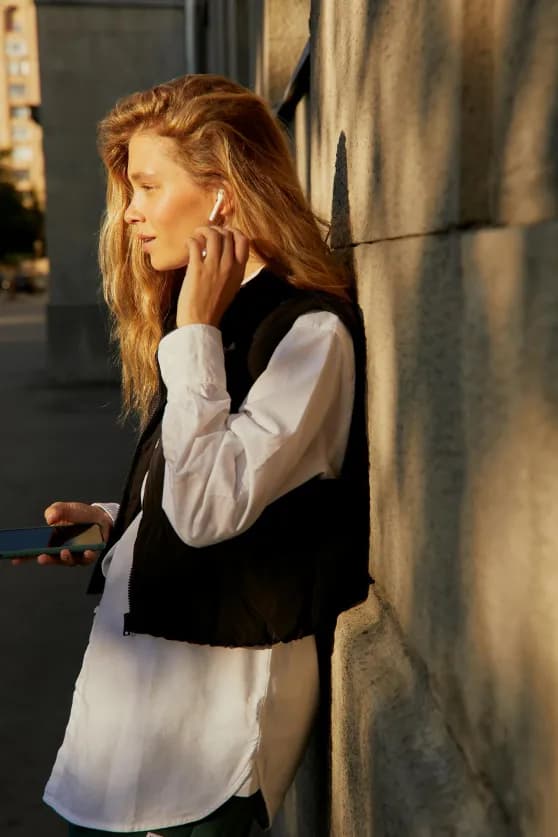 woman-listening-music